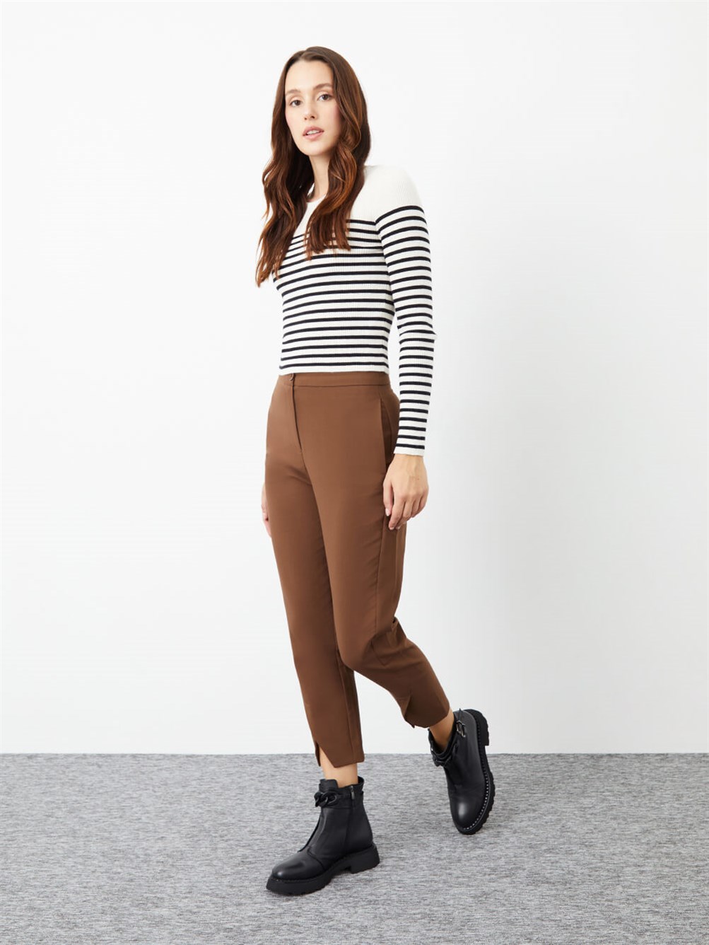 Farei Siyah Deri Kadın Bot