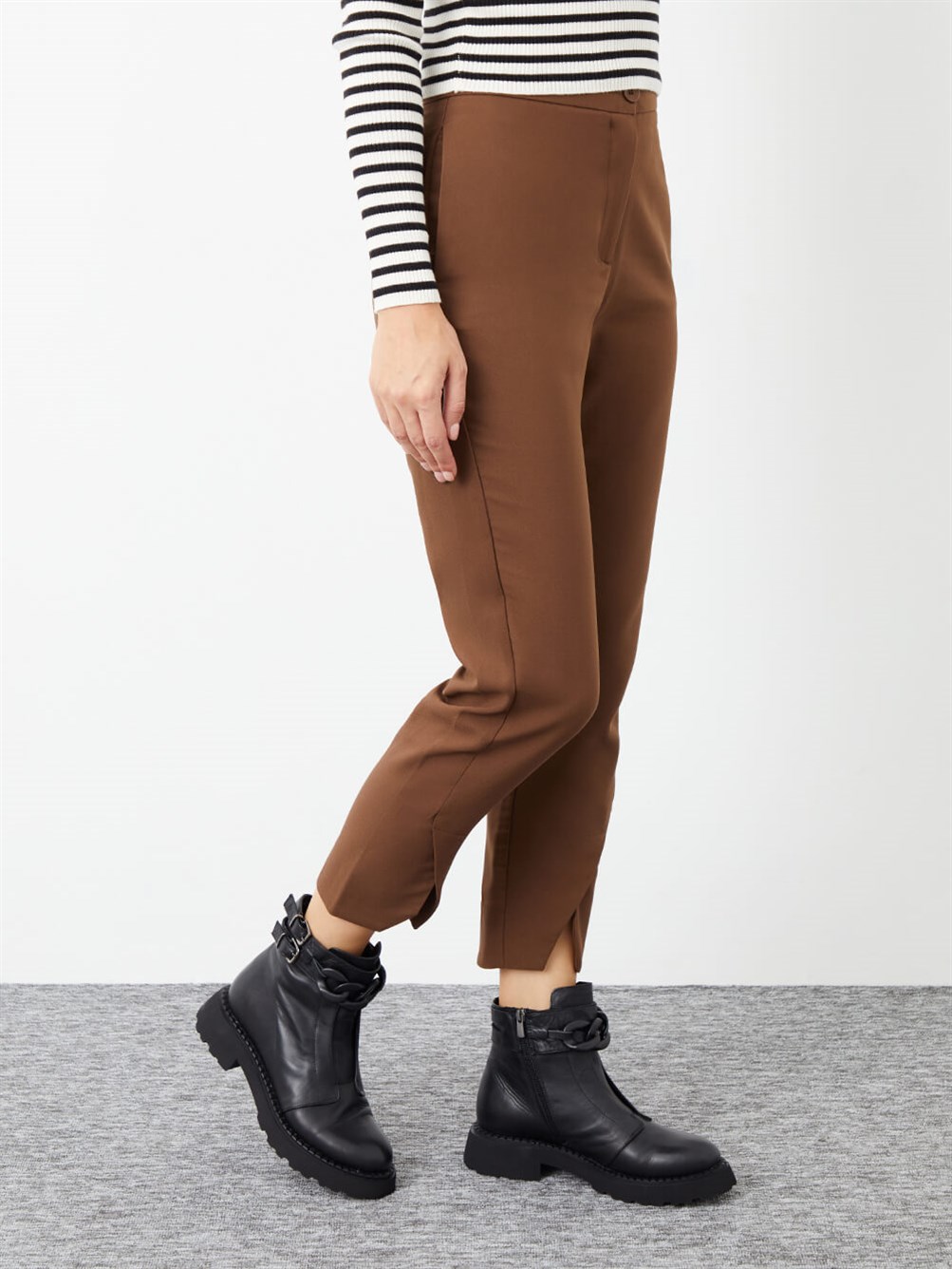 Farei Siyah Deri Kadın Bot