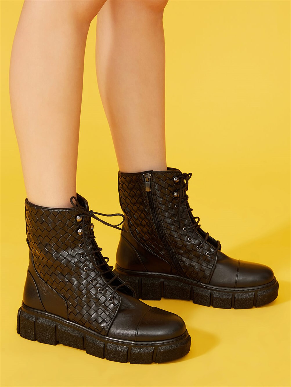Ferra Siyah Deri Örgü Bot