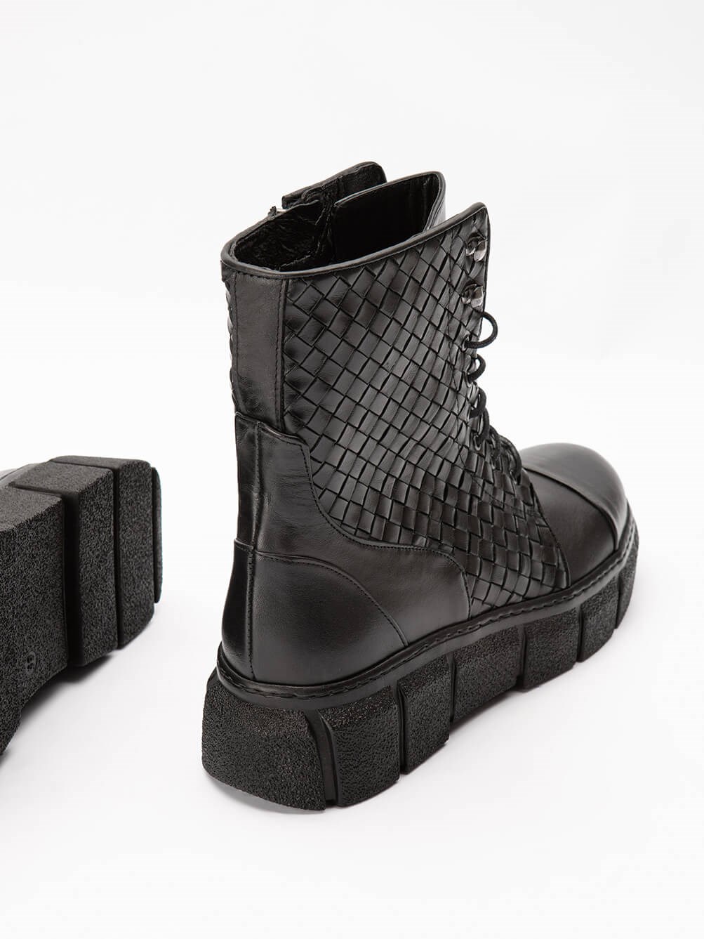 Ferra Siyah Deri Örgü Bot