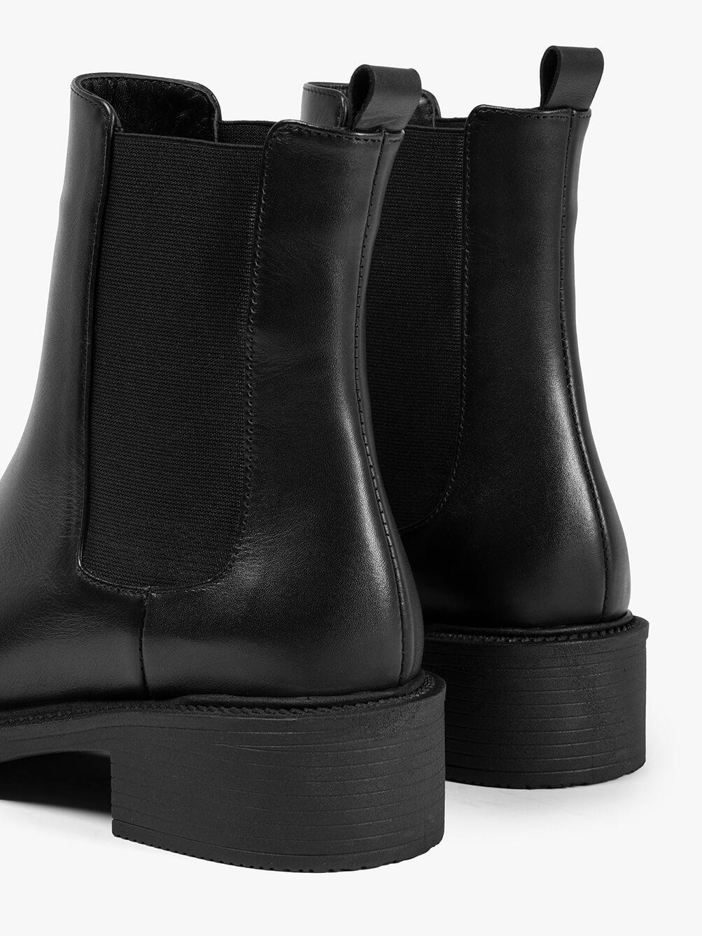 Fura Siyah Deri Kadın Bot