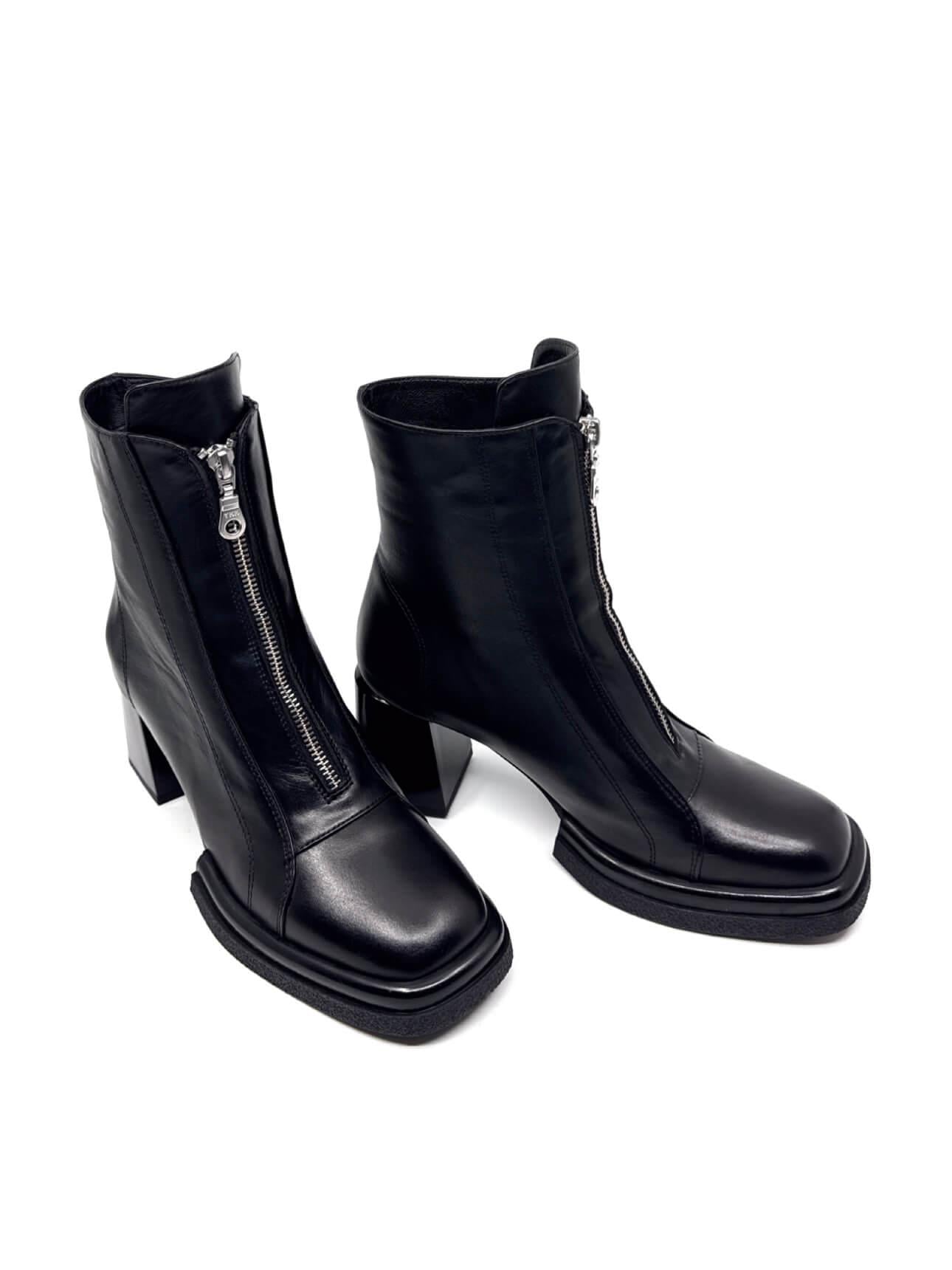 Llien Siyah Deri Kadın Bot