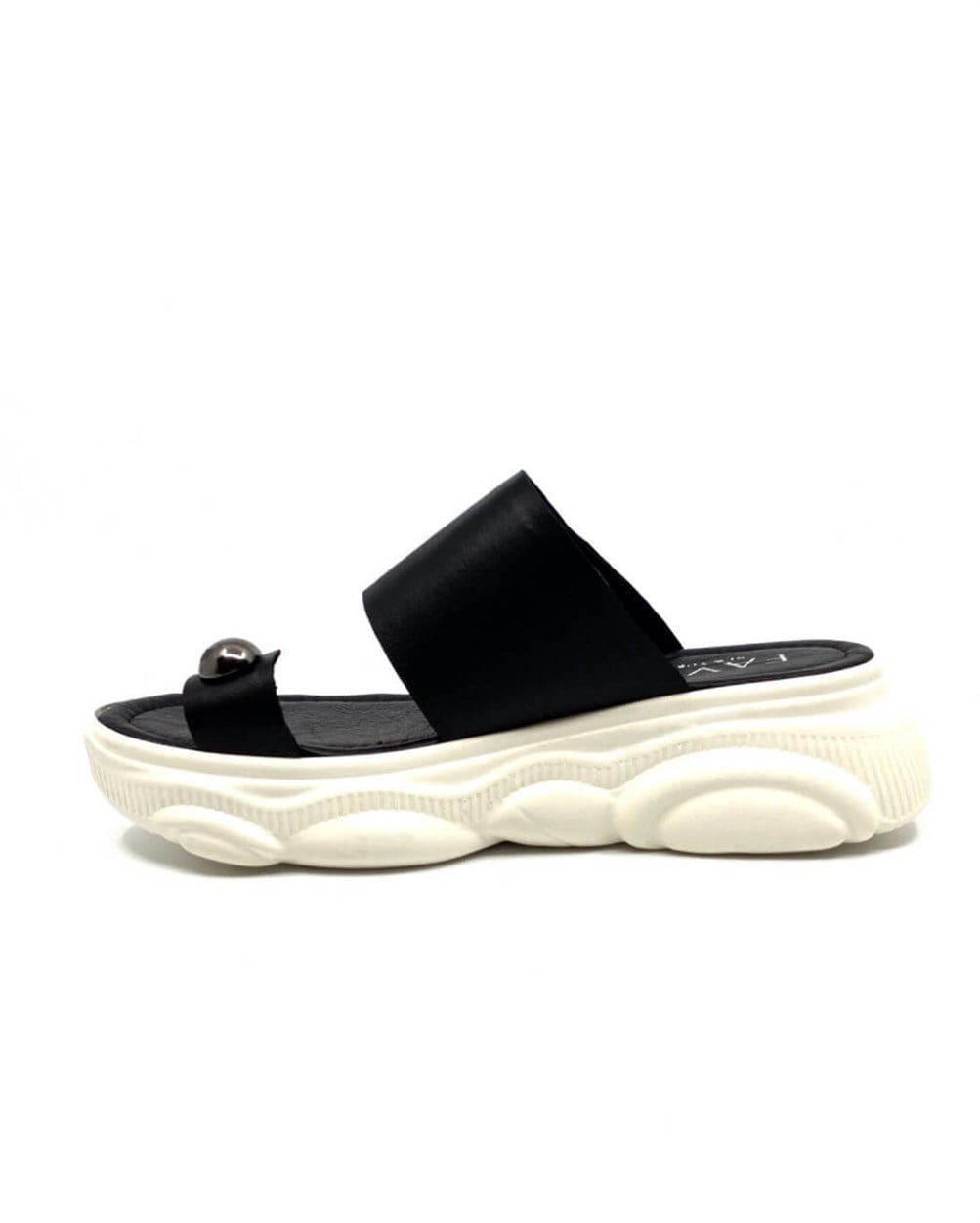 Madi Siyah Deri Kadın Terlik