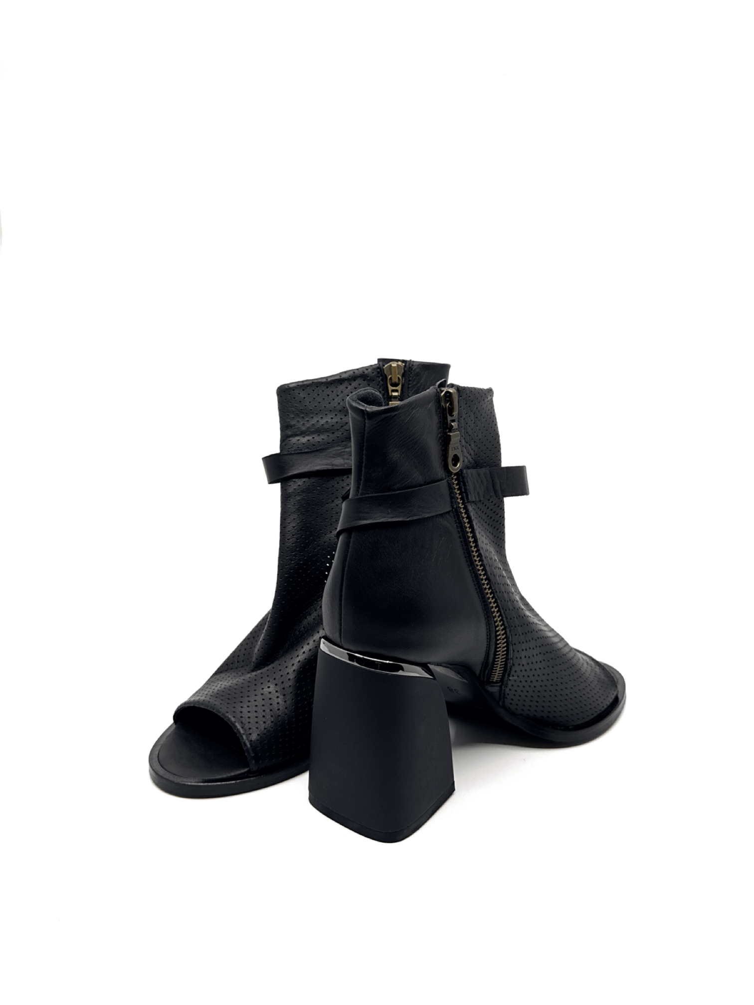 Rese Siyah Deri Kadın Sandalet