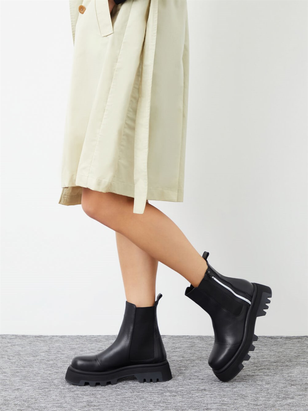 Yael Siyah Deri Kadın Bot