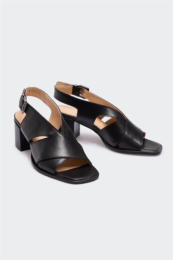 1110 Siyah Deri Kadın Topuklu Sandalet