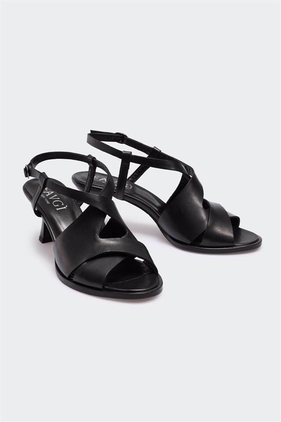 1203 Siyah Deri Kadın Topuklu Sandalet