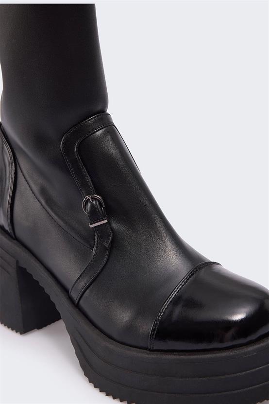 1450 Siyah Kırışık Rugan Siyah Deri Kadın Bot