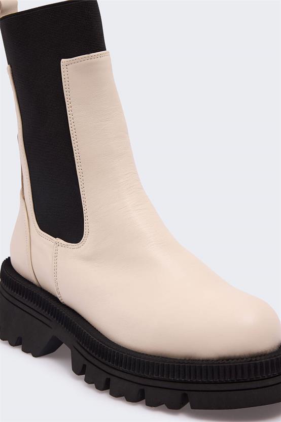 150 Bej Deri Siyah Lastik Kadın Bot