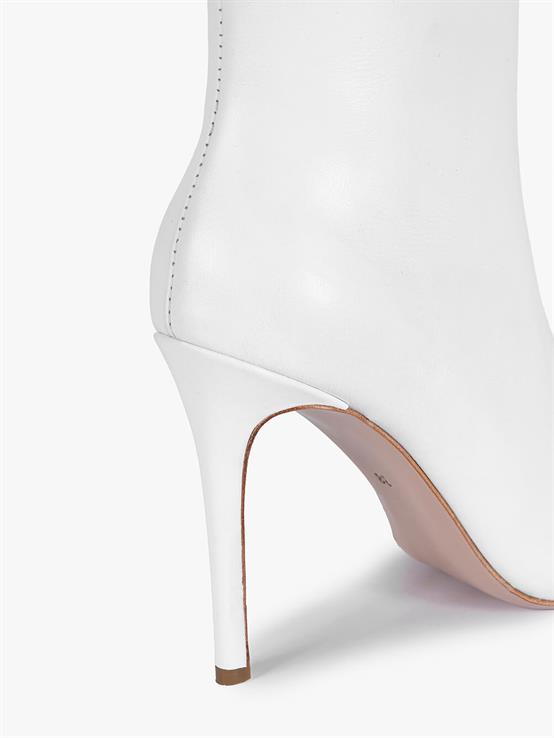 Ada Beyaz Deri Kadın Bot