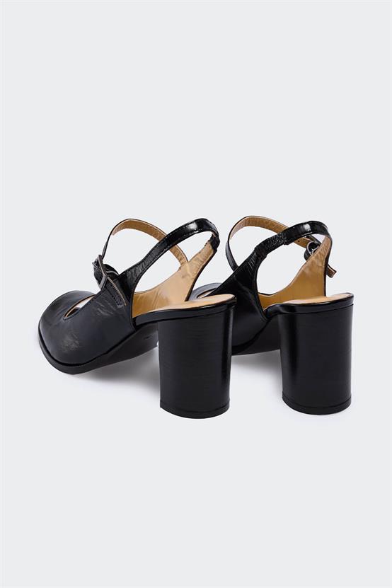 Aleratta Siyah Kırışık Rugan Kadın Topuklu Ayakkabı