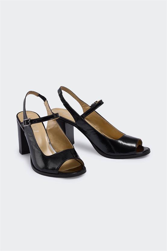 Aleratta Siyah Kırışık Rugan Kadın Topuklu Ayakkabı