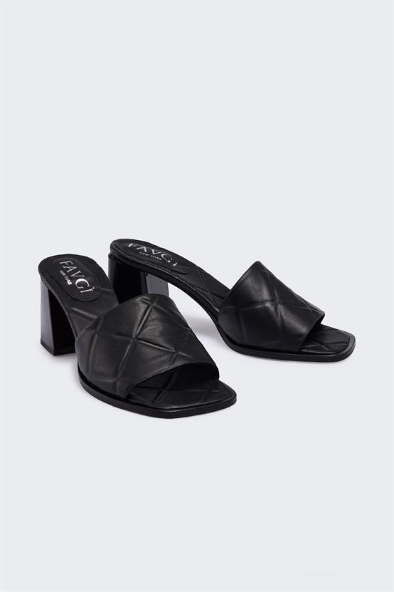 Onnetti Siyah Deri Kadın Terlik