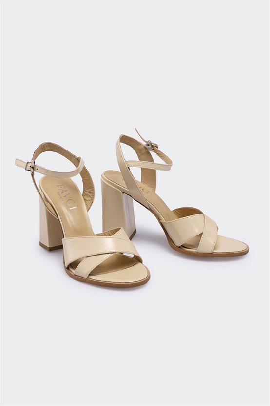 Arretti Bej Kırışık Rugan Kadın Topuklu Ayakkabı