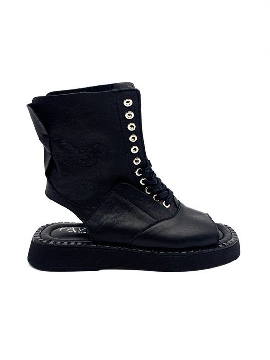 Ely Siyah Deri Kadın Sandalet