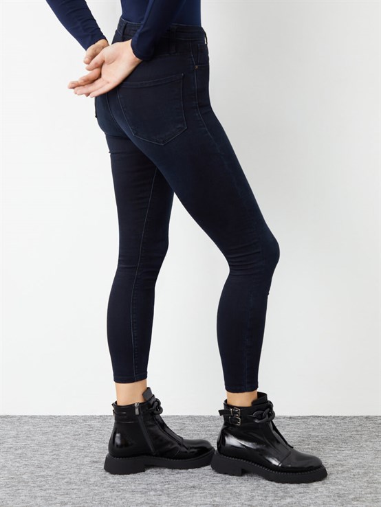 Farei Siyah Rugan Kadın Bot