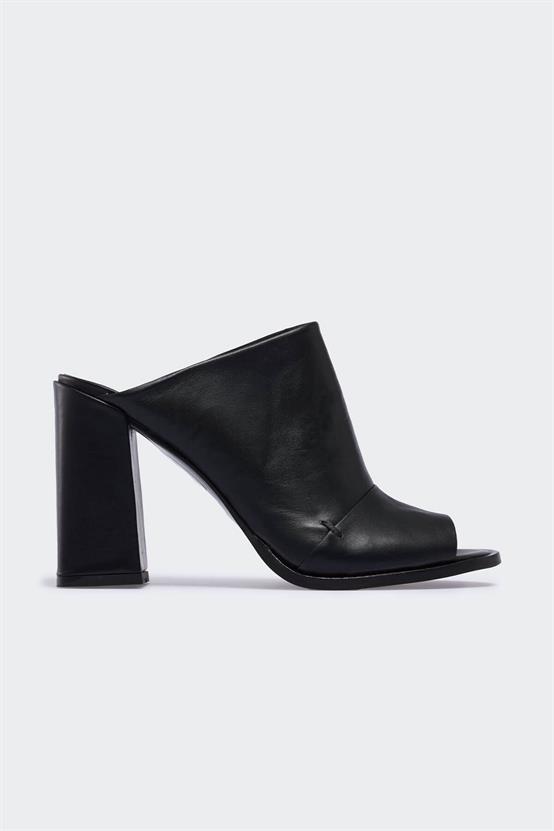 Funea Siyah Deri Kadın Terlik