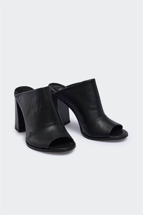 Funea Siyah Deri Kadın Terlik