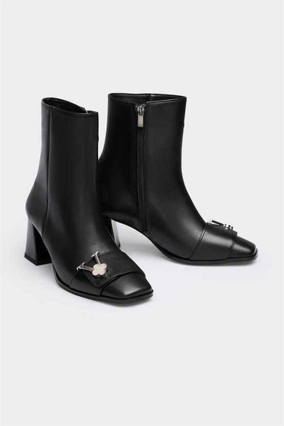 Garz Siyah Deri Kadın Bot