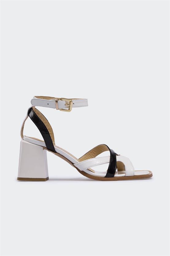 Granena Beyaz Siyah Rugan Kadın Topuklu Ayakkabı