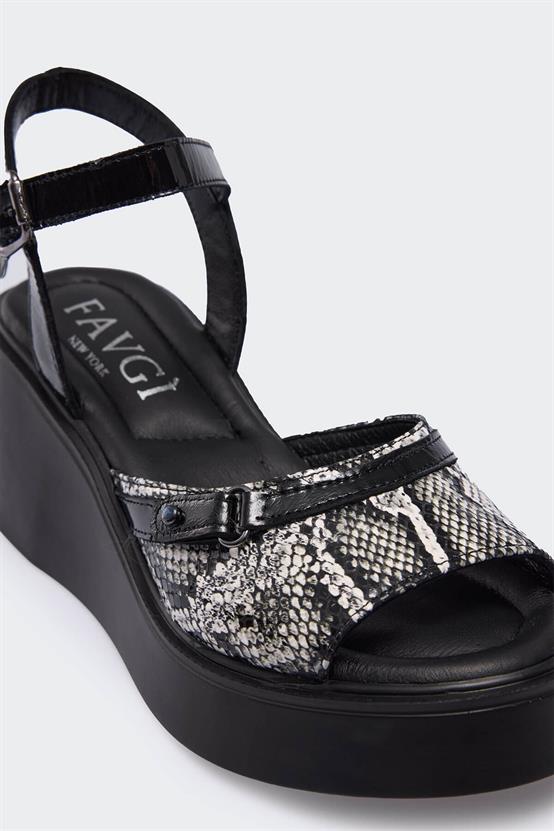 Hiffta Siyah Rugan Kadın Sandalet