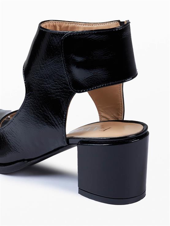 Lia Siyah Kırışık Rugan Kadın Topuklu Sandalet