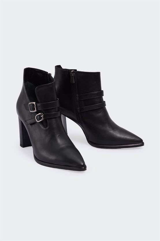 Lippte Siyah Deri Kadın Bot