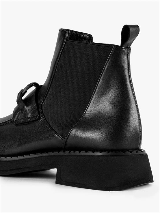 Lisse Siyah Deri Kadın Bot