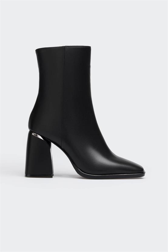 Matt Siyah Deri Kadın Bot