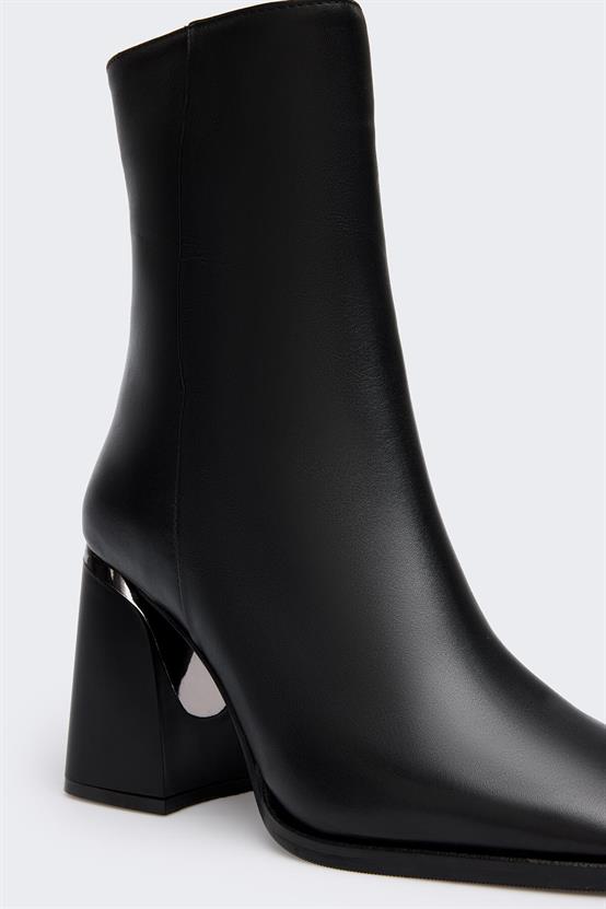 Matt Siyah Deri Kadın Bot