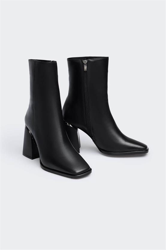 Matt Siyah Deri Kadın Bot