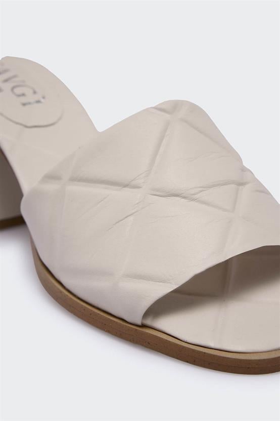 Onnetti Bej Deri Kadın Terlik