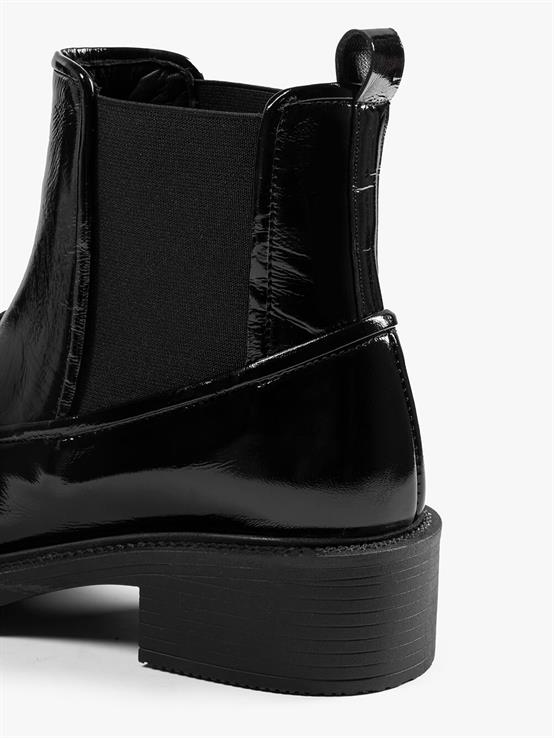 Petra Siyah Rugan Kadın Bot