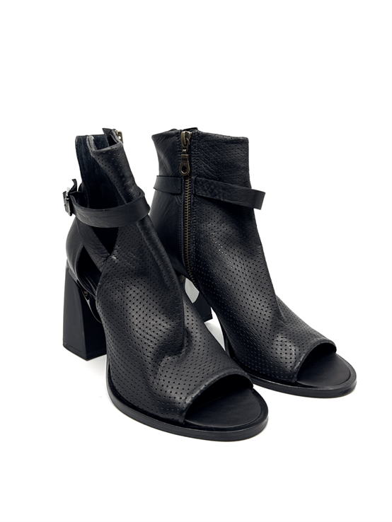 Rese Siyah Deri Kadın Sandalet