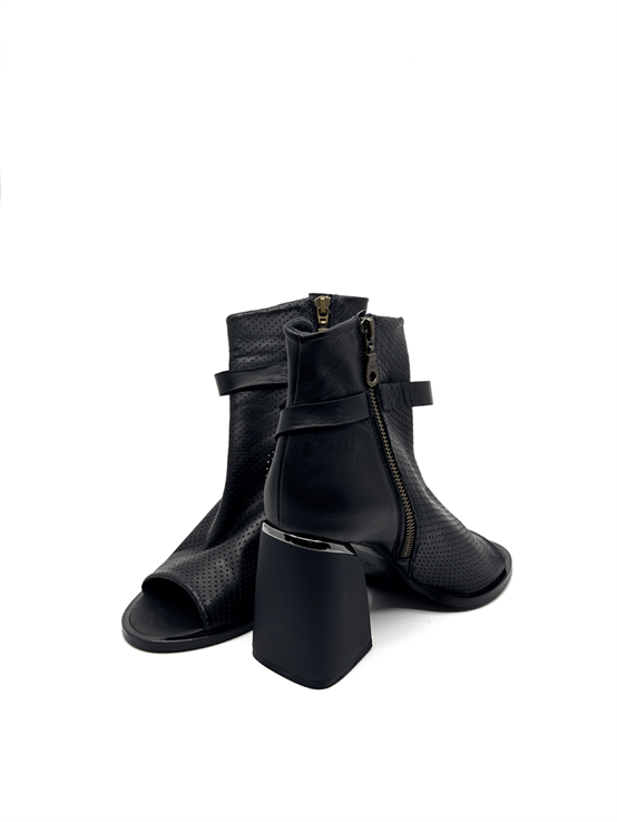 Rese Siyah Deri Kadın Sandalet