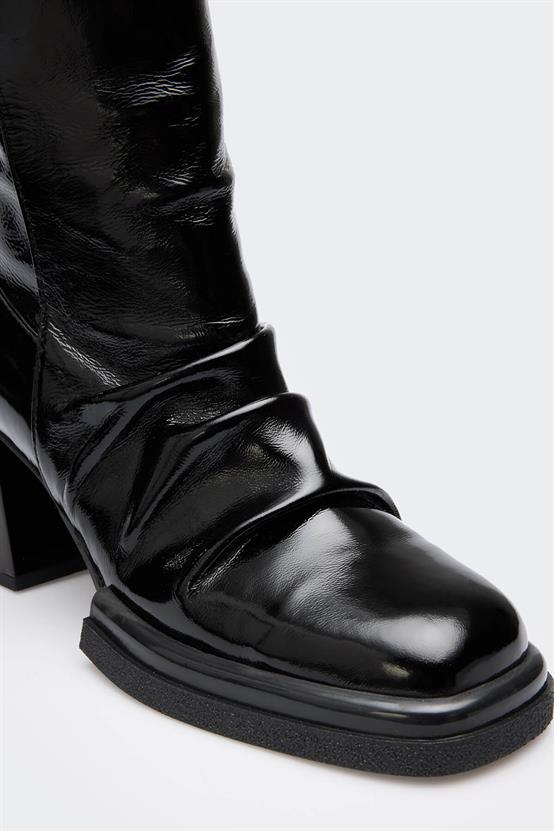 Sara Siyah Kırışık Rugan Kadın Bot