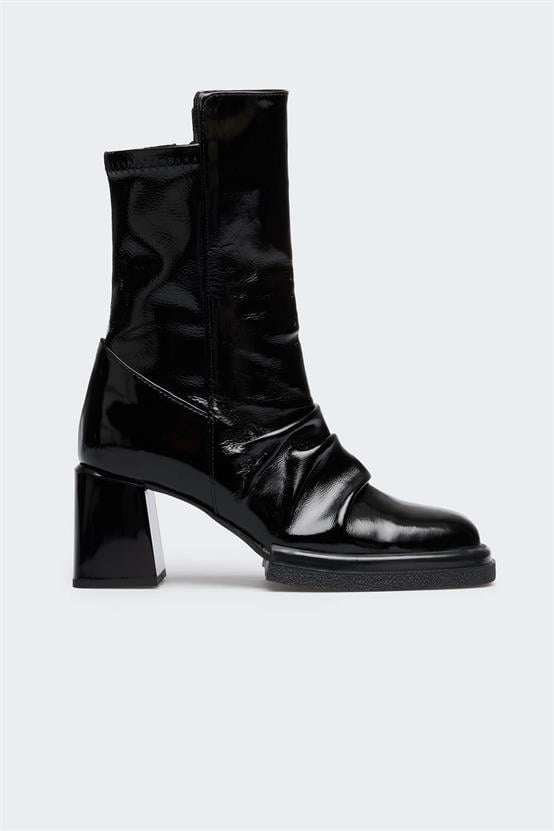 Sara Siyah Kırışık Rugan Kadın Bot