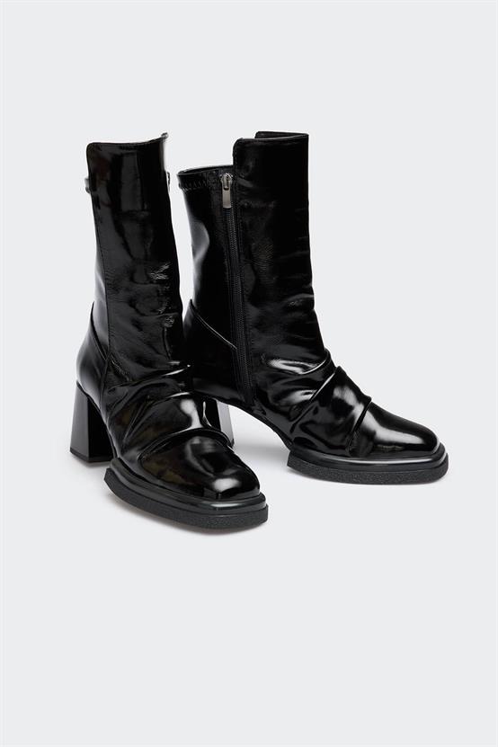 Sara Siyah Kırışık Rugan Kadın Bot