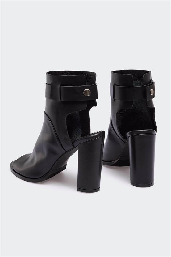 Serifavare Siyah Deri Kadın Topuklu Ayakkabı