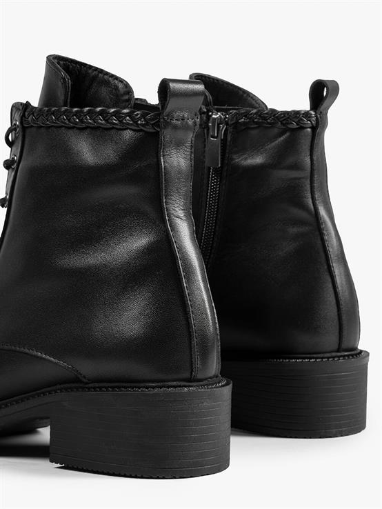 Tarre Siyah Deri Kadın Bot