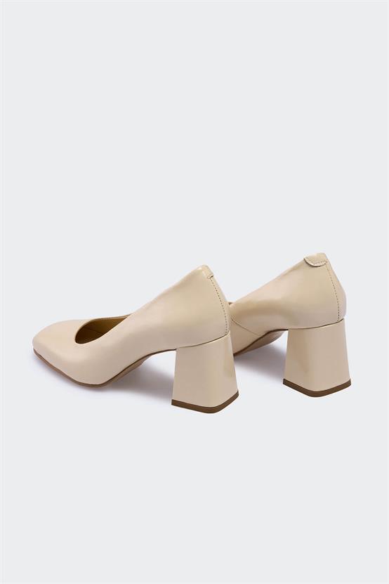 Tinnei Bej Rugan Kadın Topuklu Ayakkabı