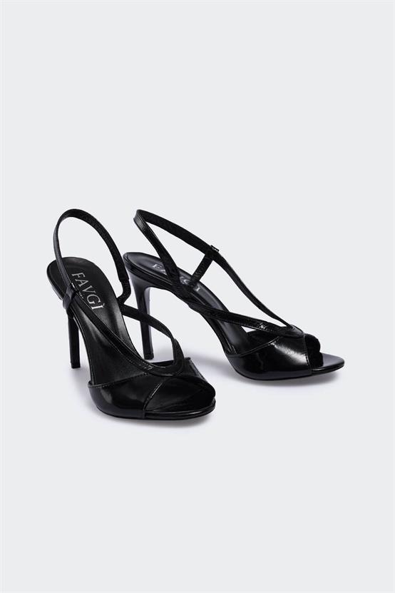 Visenai Siyah Kırışık Rugan Kadın Topuklu Ayakkabı