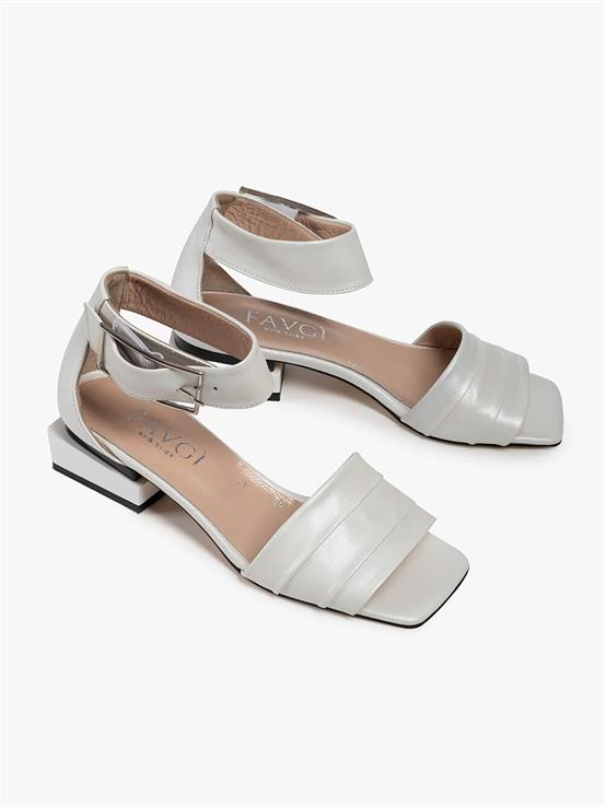 Voce Sedefli Beyaz Deri Kadın Sandalet