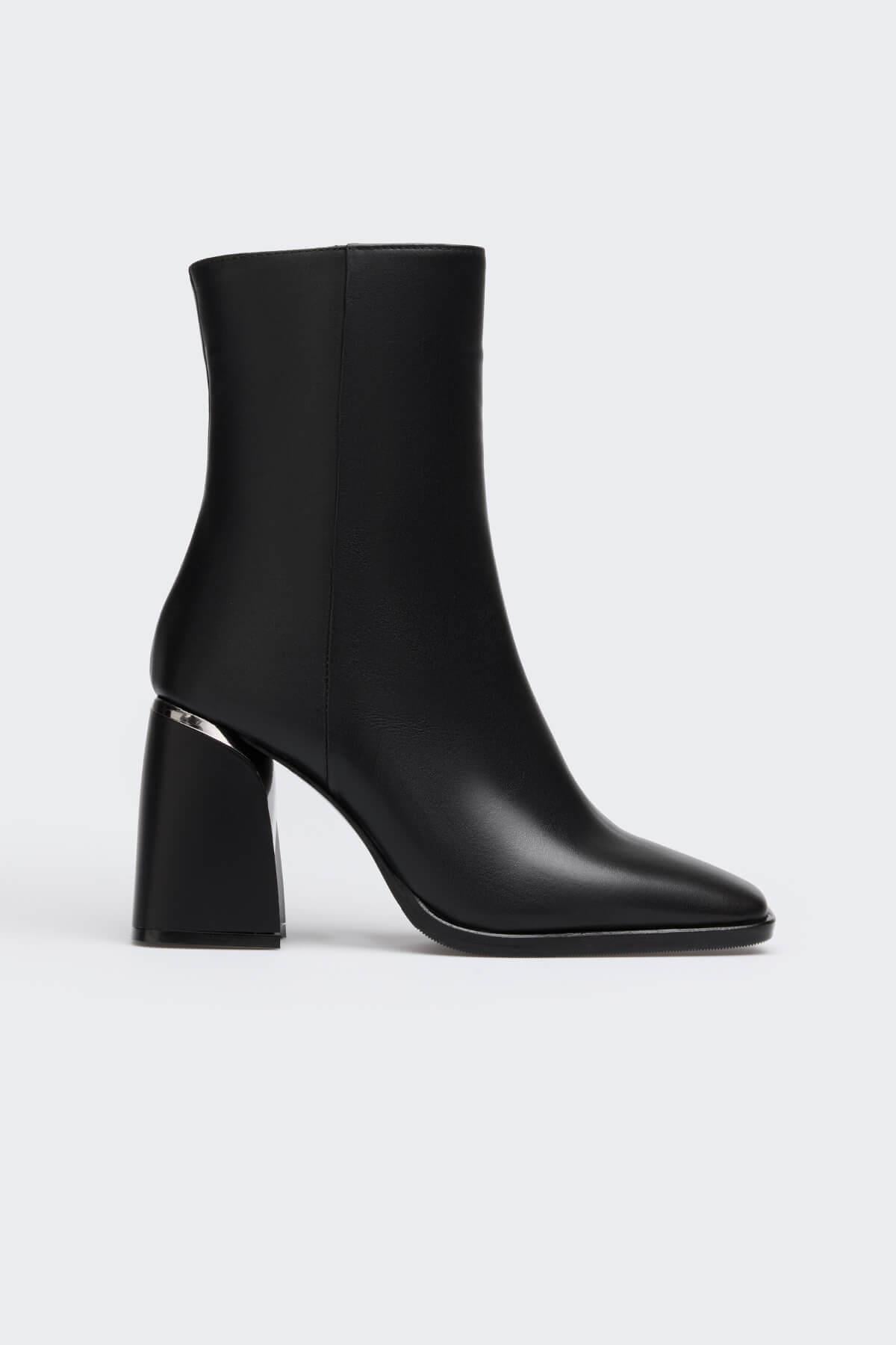 Matt Siyah Deri Kadın Bot