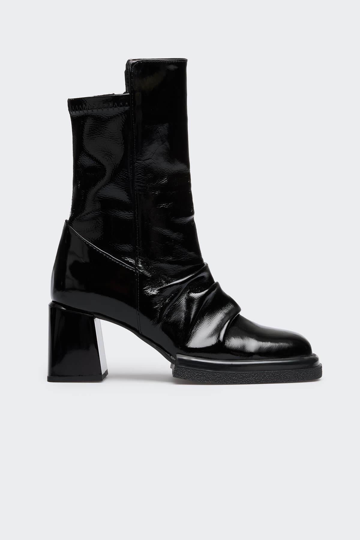 Sara Siyah Kırışık Rugan Kadın Bot