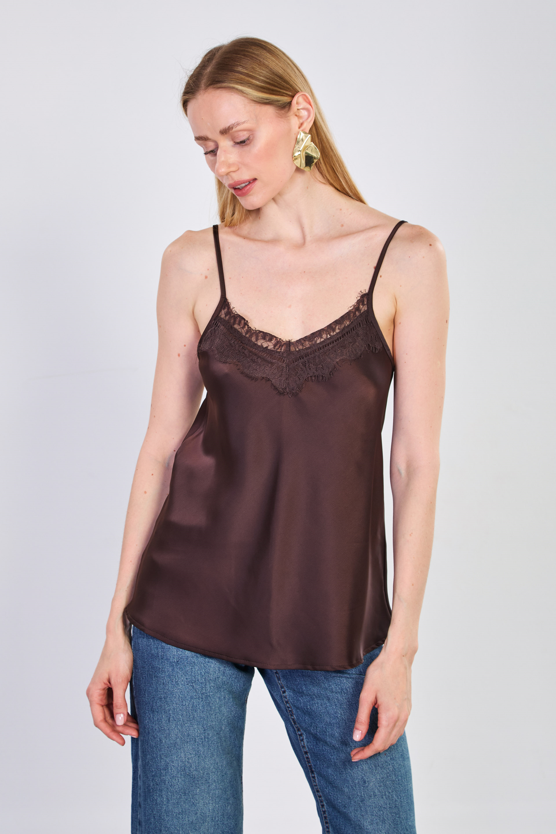 Kadın Önü Dantelli Askılı Saten Bluz - Acı Kahve