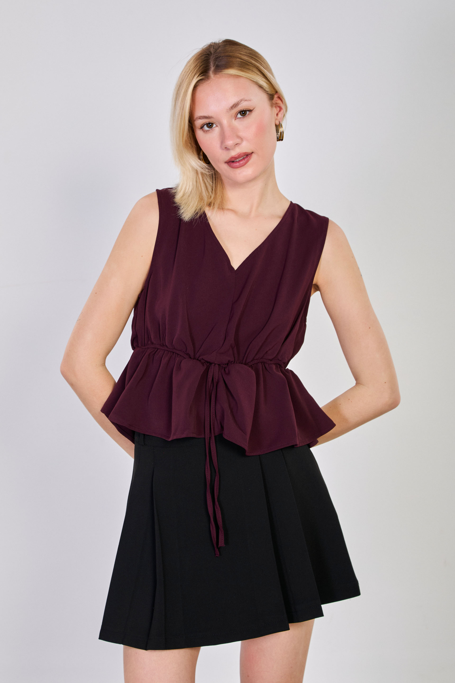 Kadın Beli Lastikli V Yaka Kolsuz Bluz - Mürdüm