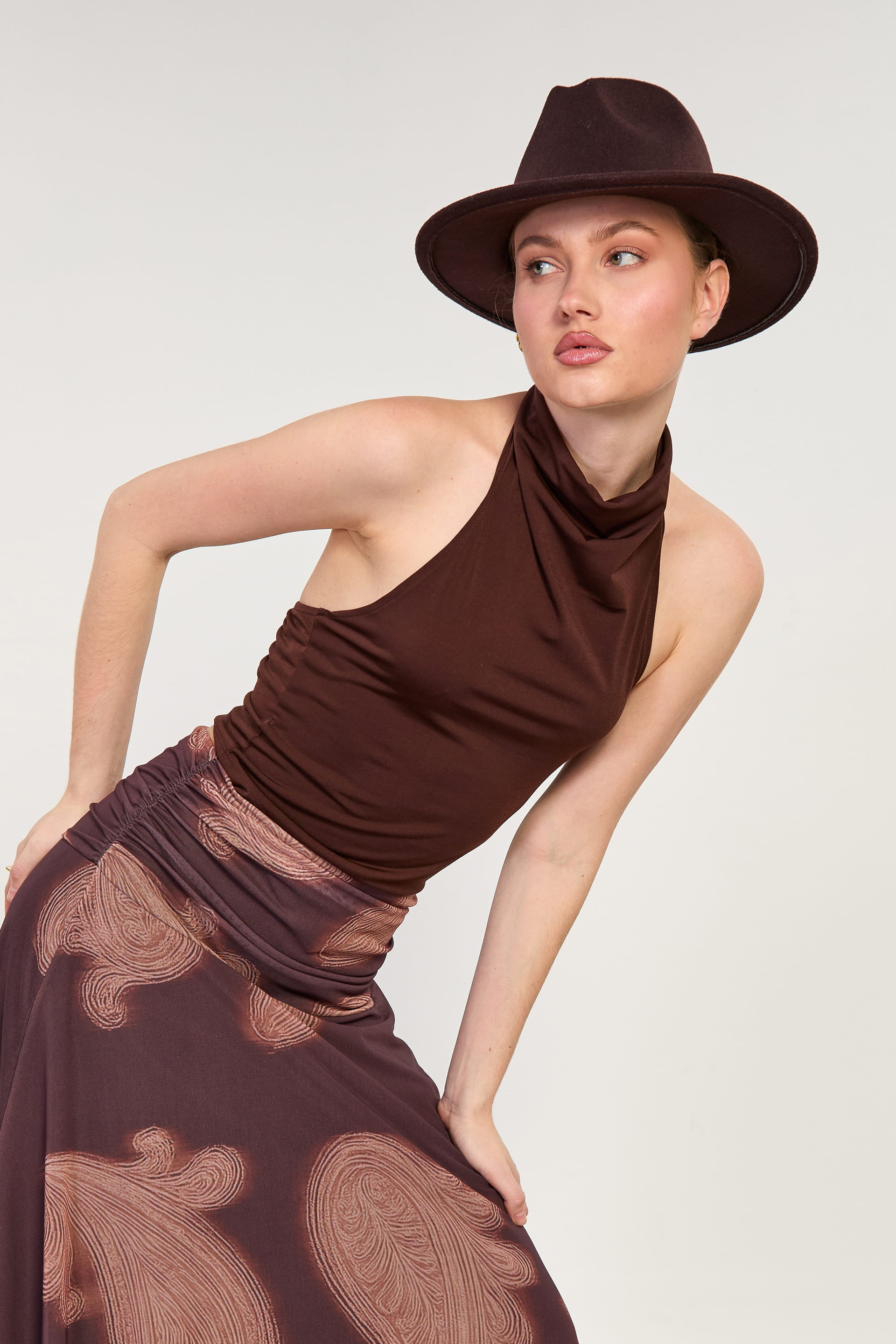 Kadın Asimetrik Kesimli Boyundan Bağlamalı Body - Kahve