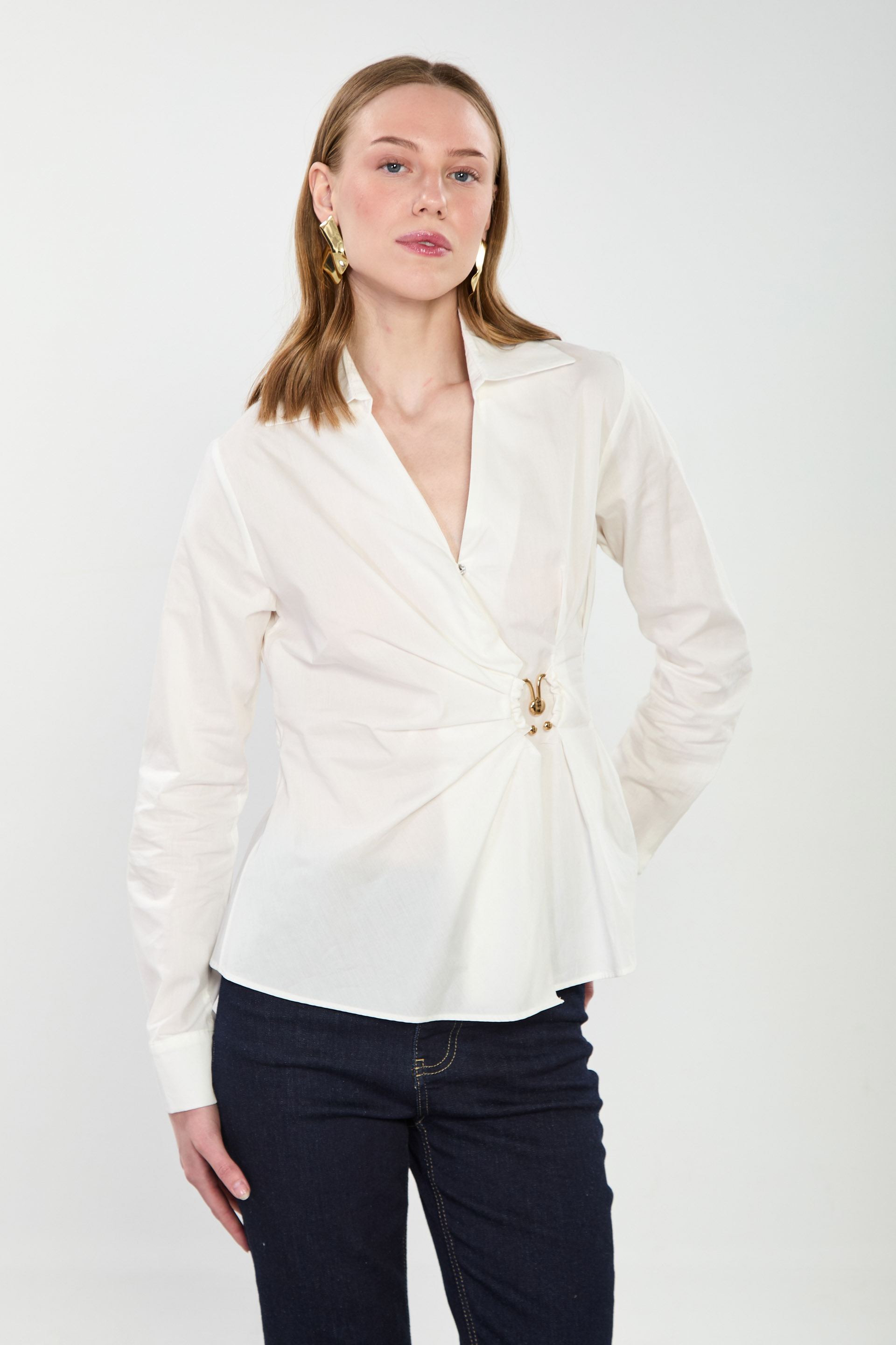 Kadın Kruvaze Yaka Yandan Toka Geçmeli Bluz - Beyaz