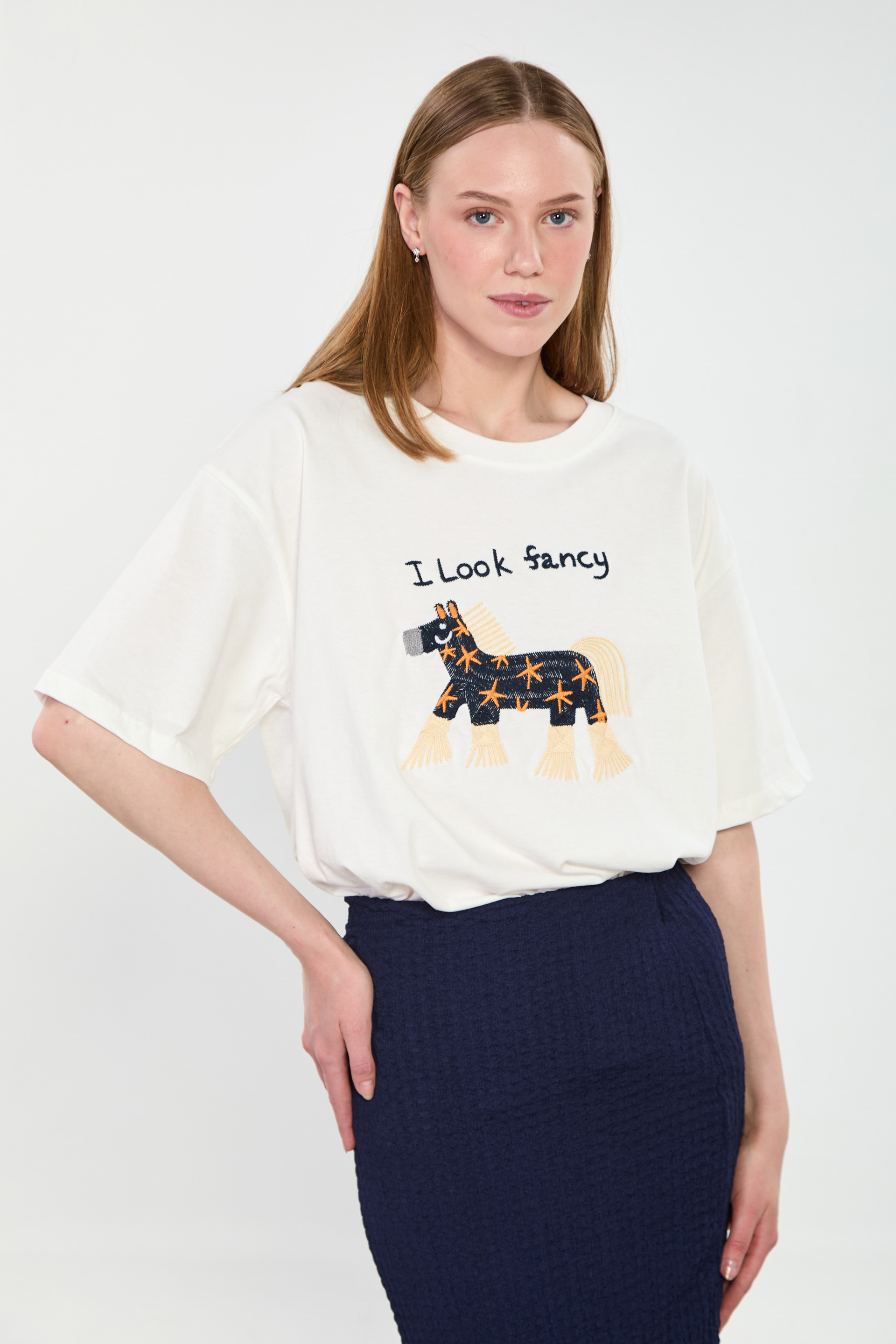 Kadın I Look Fancy Yazılı At Baskılı T-Shirt - Ekru